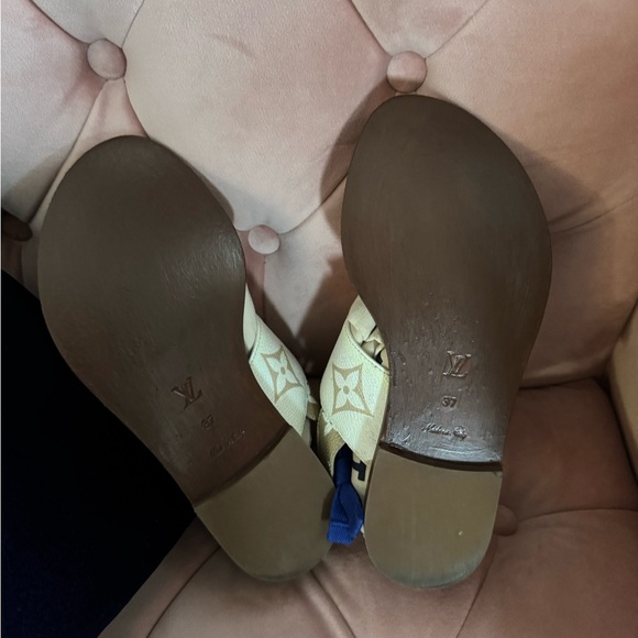 Louis Vuitton FORMENTERA
SANDAL Size 37 Excellent condition -duster bag included - Picture 4 of 7